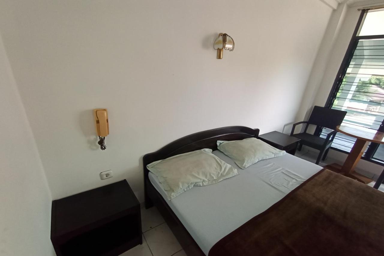 Oyo 92324 Hotel Sinar Rejeki Sukabumi Eksteriør bilde